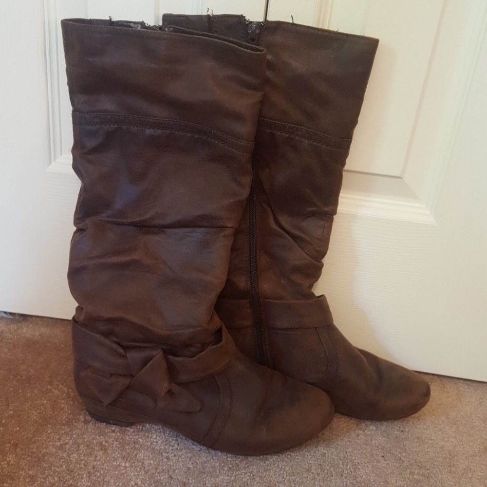 Bass- Brown slouchy boots with bow